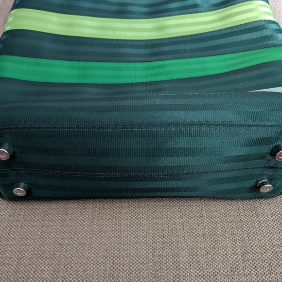 Harveys Seatbelt Mixed Greens Large Streamline Tote - Picture 4 of 7